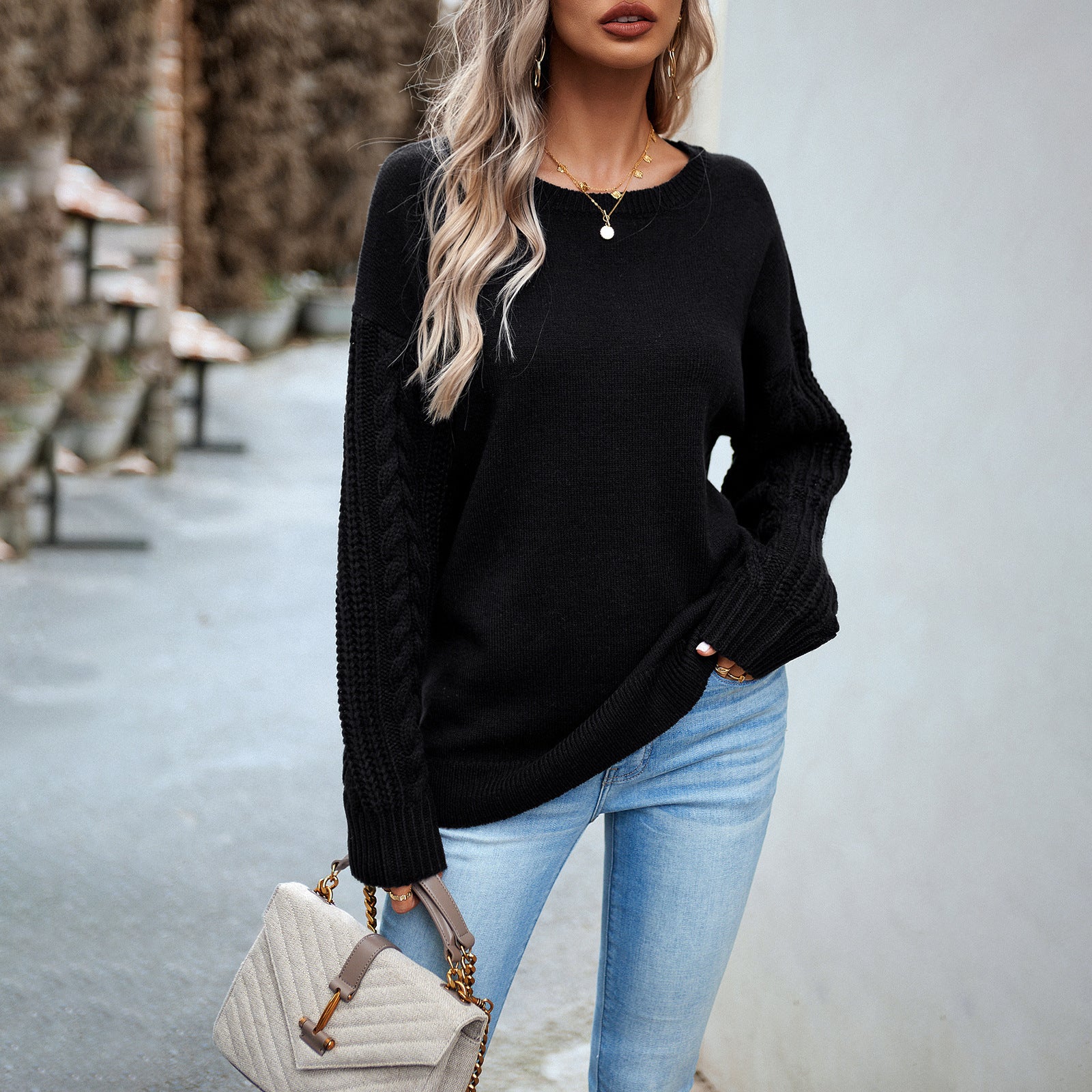 Fashionable Round Neck Sweater for Women